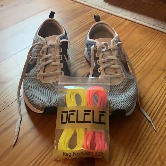 Women’s Nike sneakers Size 9 - Picture 10 of 12